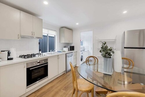 Stylish Alexandria Terrace – Walk to dining & shops