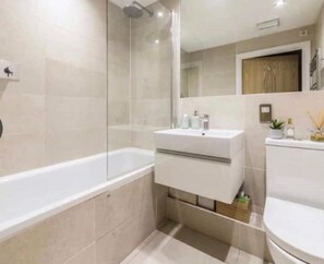 Håndklær og toalettpapir