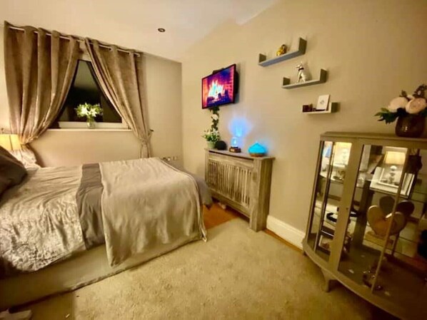 2 soverom, strykejern/-brett, wi-fi (inkludert) og sengetøy