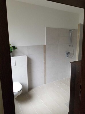 Shower, towels