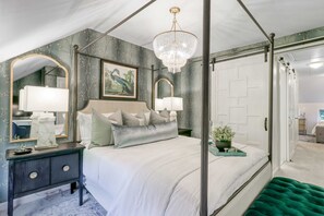 4 habitaciones, escritorio, tabla de planchar con plancha y wifi