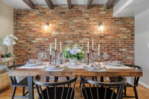 Dining - Bishop's Terrace - A Poshabodes Luxury Property! (Alexandria)
