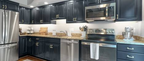 冰箱、微波炉、炉灶、洗碗机