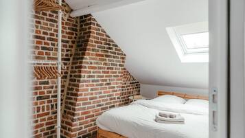 2 makuuhuonetta, silitysrauta/-lauta, vauvan matkasänky, internet