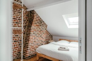 2 bedrooms, iron/ironing board, travel cot, Internet