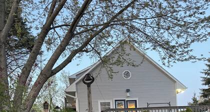 Scenic views on 20 acres! The Family Cabin awaits. Sleeps 10