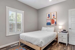 3 bedrooms, desk, iron/ironing board, travel cot