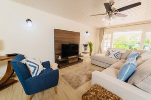 Smart TV -  Tranquil, gated and modern. Minutes from lovely beach. (Rodney Bay)