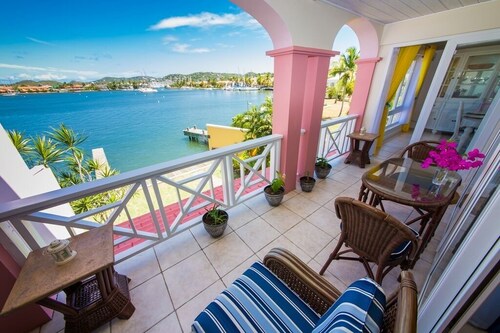  Bright, modern, gated.  Steps to pool and short hop to the beach.