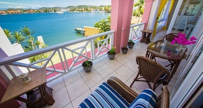 Bright, modern, gated. Steps to pool and short hop to the beach.