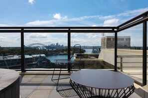 Outdoor dining - The Gem-Executive Potts Point Harbourview Stunner (Potts Point)