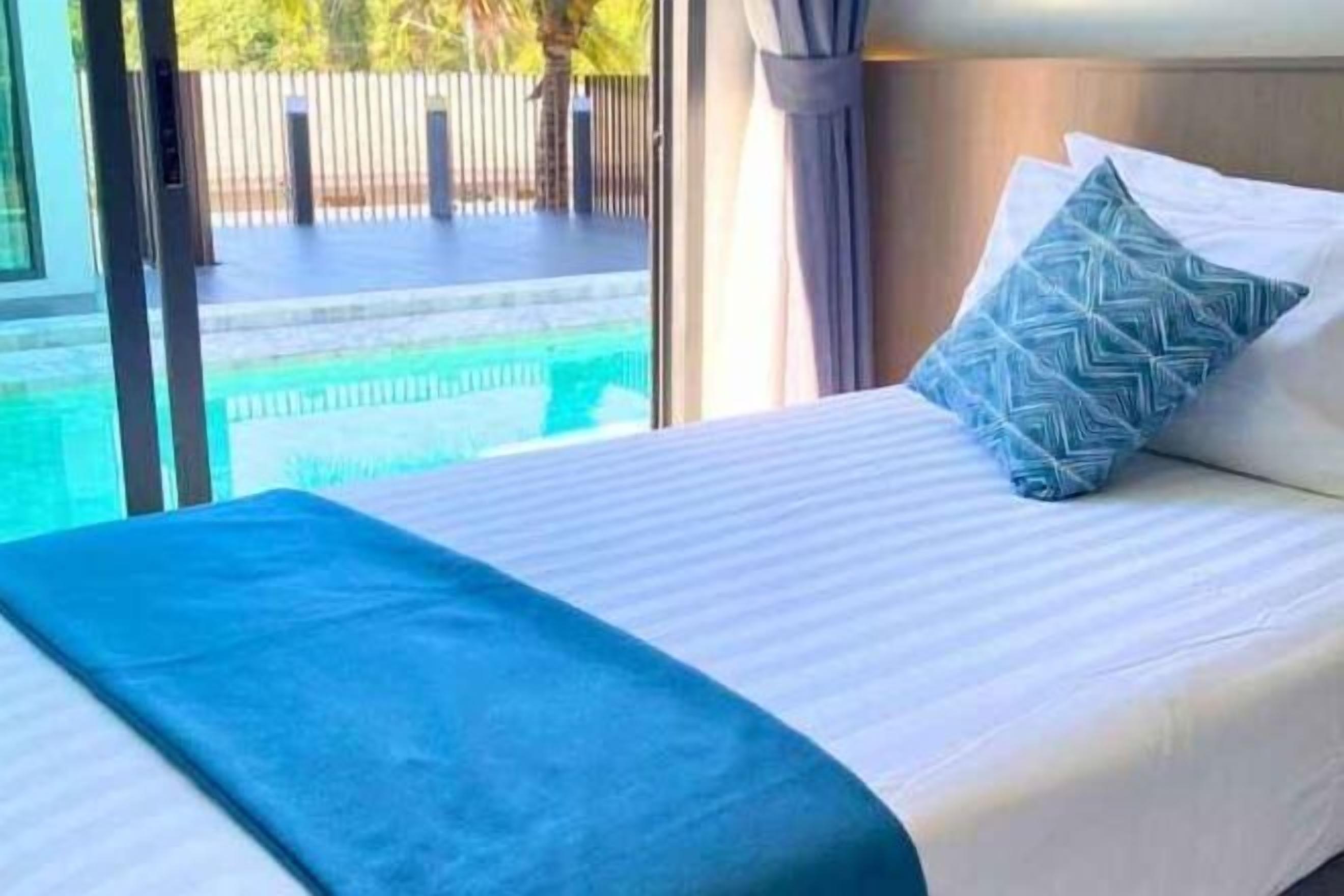 In-room safe, blackout drapes