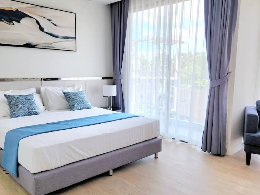 In-room safe, blackout drapes