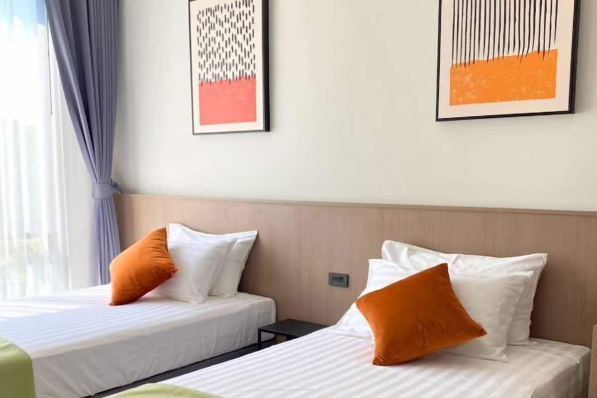 Caja de seguridad en la habitación y cortinas blackout