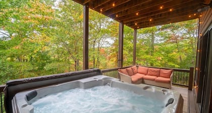 Hot Tub - King Beds - Walk to Helen - Pool Table - Pet Friendly