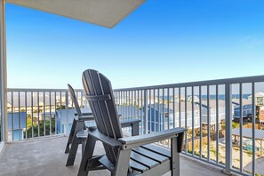 ซิกเนเจอร์อพาร์ทเมนท์, 3 ห้องนอน, ระเบียง, วิวชายหาด | ระเบียง