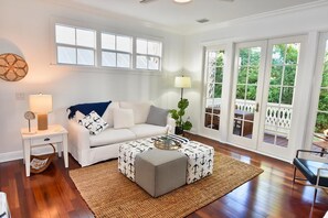 TV, DVD-spiller og stereoanlegg