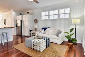 Télévision, lecteur de DVD, chaîne hi-fi