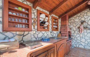 冷蔵庫、電子レンジ、オーブン、コンロ