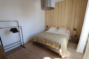 4 bedrooms, iron/ironing board, WiFi - Très Belle Maison de Village Centre la Noue, Tout a Pied ou à Vélo (Sainte-Marie-de-Ré)