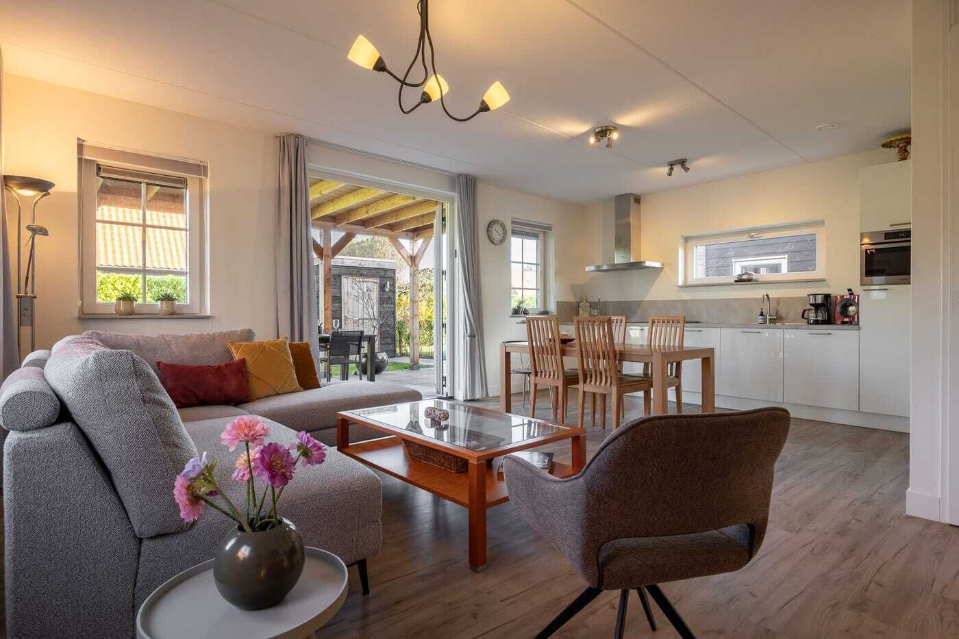 Een televisie en een kantoor