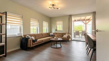 TV, bøker og kontorer