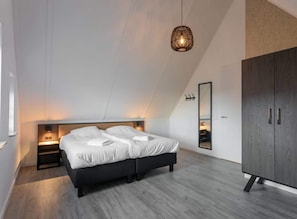 4 bedrooms, WiFi, bed sheets