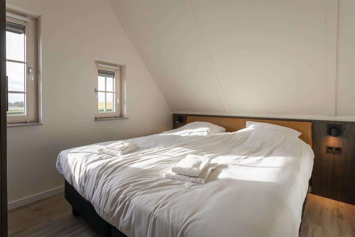 4 bedrooms, WiFi, bed sheets