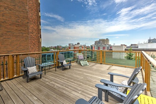 Cozy 2 bedroom Condo at the Château Sherbrooke, Blend of history & modern luxury