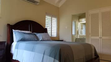 Family Villa | Iron/ironing board, free WiFi, bed sheets