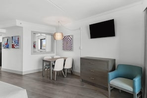 Dining - Queen Studio 4th Floor- Oceanfront Comfort (Myrtle Beach)