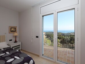 4 bedrooms, free WiFi