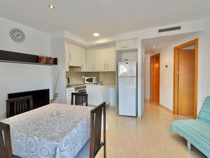 Interior - Cozy 1-Bedroom Apartment in Central Lloret de Mar, 250m from Beach, Sleeps 4 (Lloret de Mar)