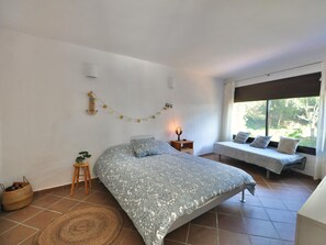 6 bedrooms, free WiFi - Spacious Villa with Private Pool & BBQ, Near Lloret de Mar (Lloret de Mar)