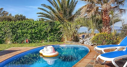 Villa spacieuse avec piscine privée, parking et climatisation