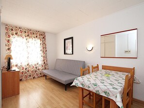 TV - Apartamento Nautic 2/4 personas, muy cerca del mar. Vista calle. (Lloret de Mar)