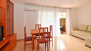 Unclassified image, 5 of 19, button - Cozy Apartment with Terrace, A/C, Wi-Fi, Pool, Near Beach (Lloret de Mar)