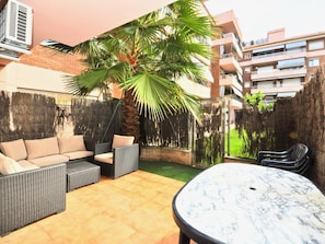 Terrace/patio - Cozy Apartment with Terrace, A/C, Wi-Fi, Pool, Near Beach (Lloret de Mar)