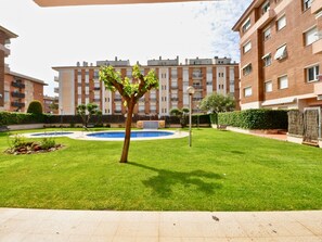 Property grounds - Cozy Apartment with Terrace, A/C, Wi-Fi, Pool, Near Beach (Lloret de Mar)