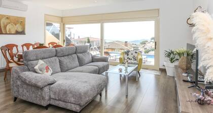 Modern villa with pool and sea view in Lloret de Mar