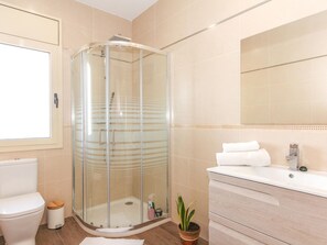 Bathroom - Modern villa with pool and sea view in Lloret de Mar (Lloret de Mar)