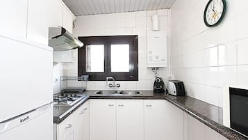 Fridge, microwave, coffee/tea maker, toaster