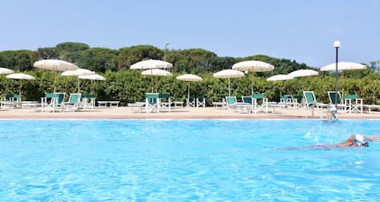 Residence with pool in San Vincenzo