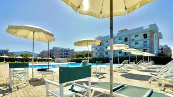 Seasonal outdoor pool, pool umbrellas, sun loungers