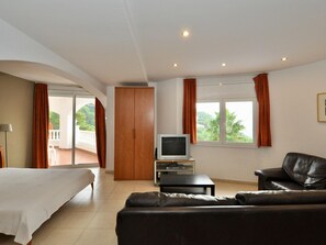 8 bedrooms, free WiFi