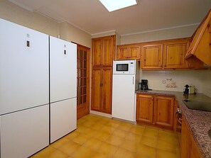 Fridge, microwave, oven, stovetop - Villa Borghese, vistas al mar, piscina privada -Lloretholiday (Lloret de Mar)