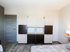 4 makuuhuonetta, ilmainen Wi-Fi