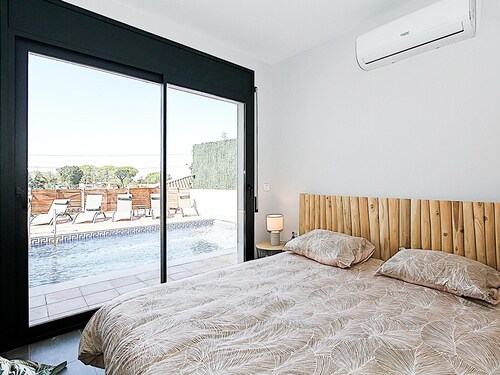Stunning Villa with Private Pool, A/C, Near Beach, Sleeps 10-12