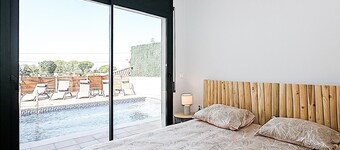 Stunning Villa with Private Pool, A/C, Near Beach, Sleeps 10-12