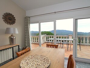 Dining - Villa Alta Vista -vista al mar, capacidad 10 personas , piscina privada, aire acondicionado (Lloret de Mar)